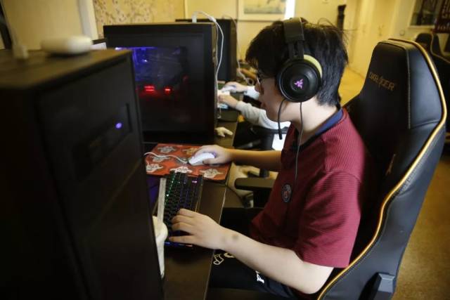 rookie ：Shanji之前被LNG偷家过，我们琢磨一下可以偷了