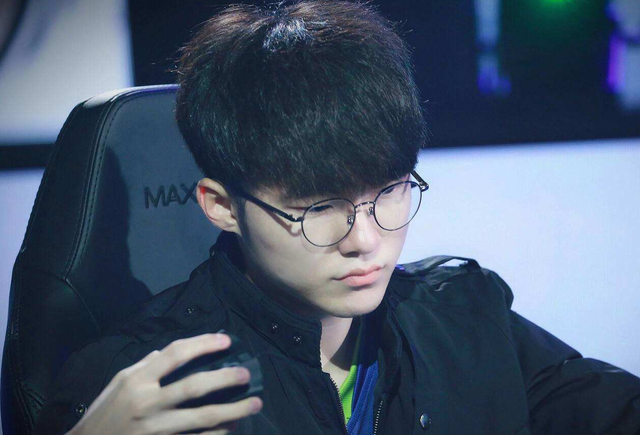 整活了整活了，AG超玩会教练竟然把DYG教练删除好友