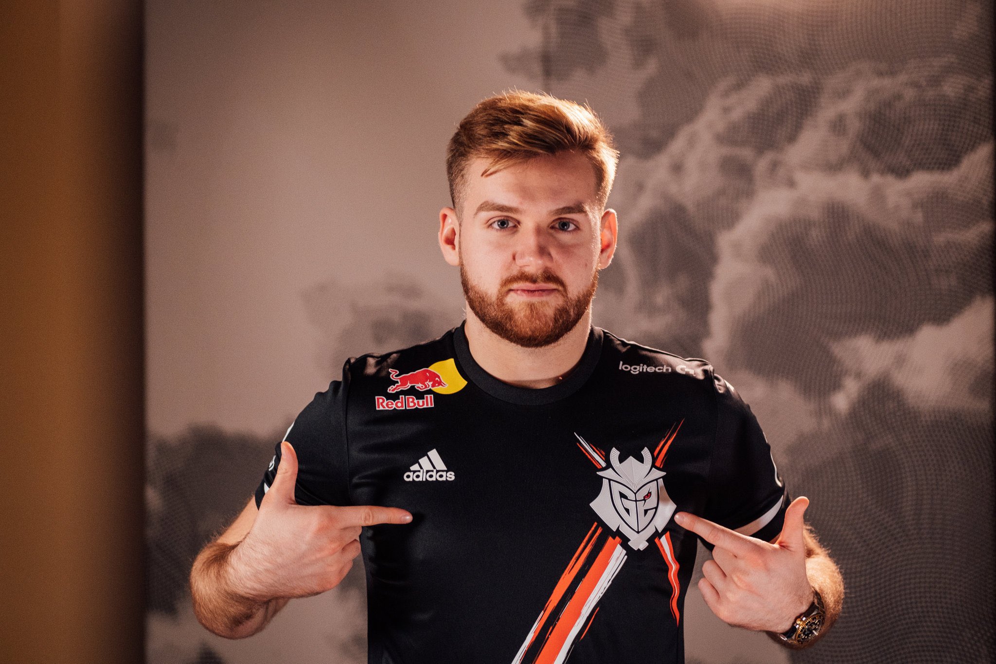 9INE 组织了一场慈善活动来帮助 Poland 的洪水受害者;